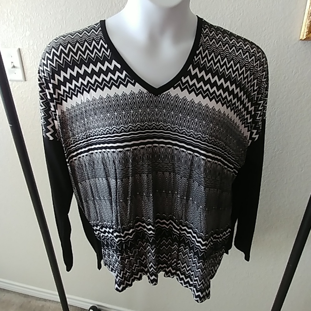 Black and white oversized top XL